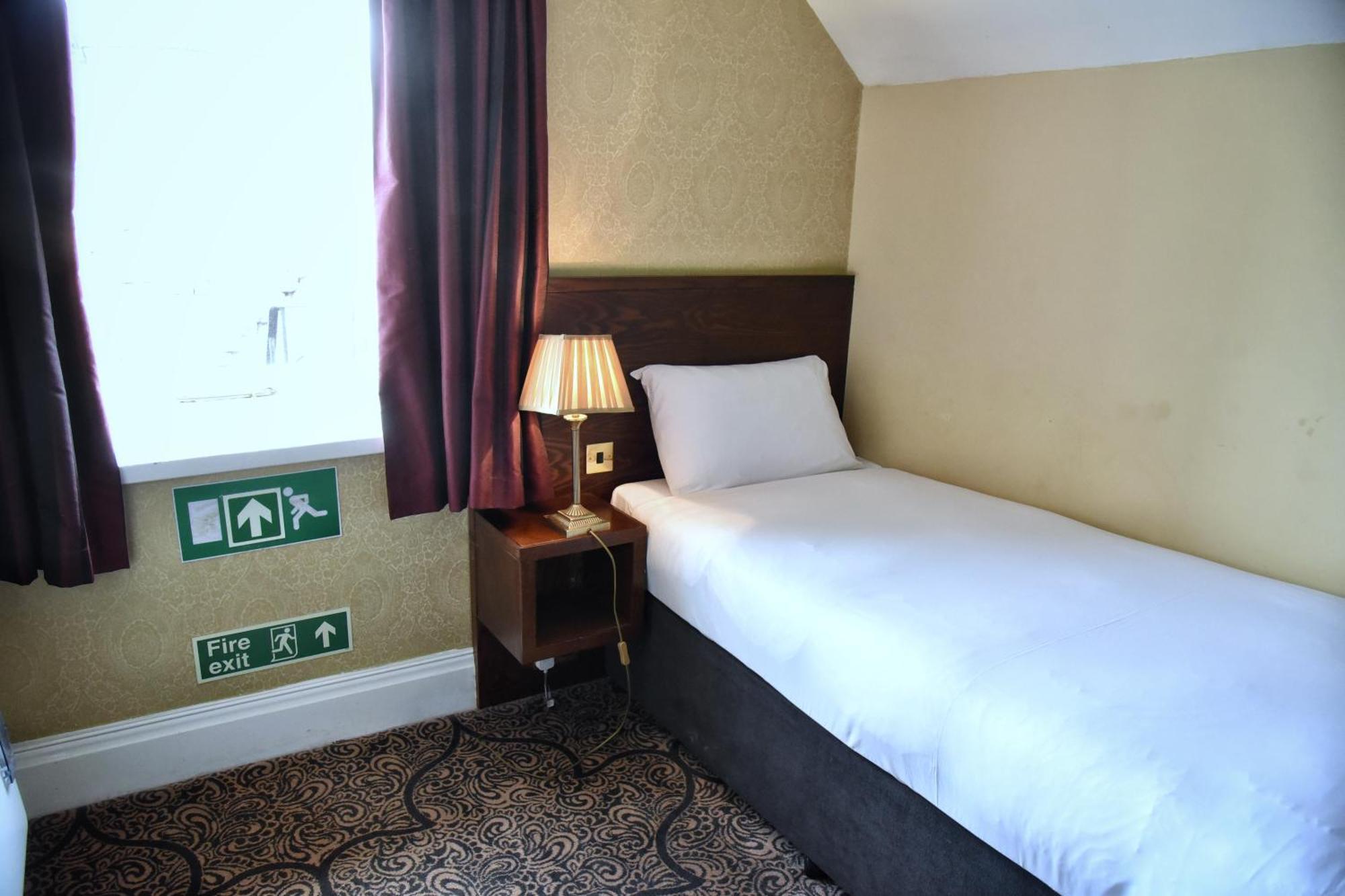 The Castle Hotel Wetherspoon Ruthin Zewnętrze zdjęcie